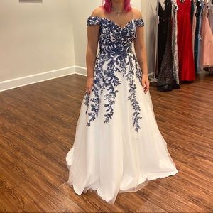 Beautiful Camille La Vie prom dress